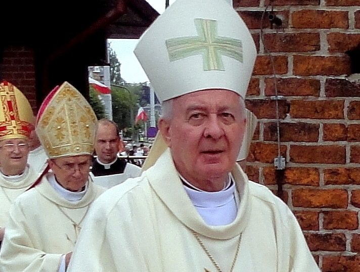 Biskup, bohater skandalu seksualnego weźmie udział w uroczystej mszy z okazji chrztu Polski