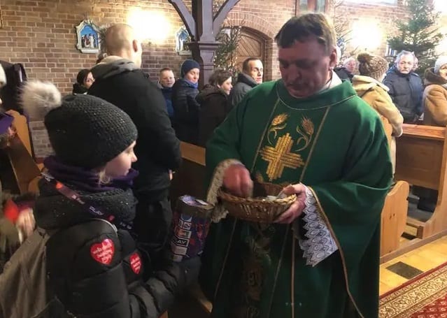 Ksiądz dał całą niedzielną tacę na WOŚP, mamy komentarz! Brawa dla niego