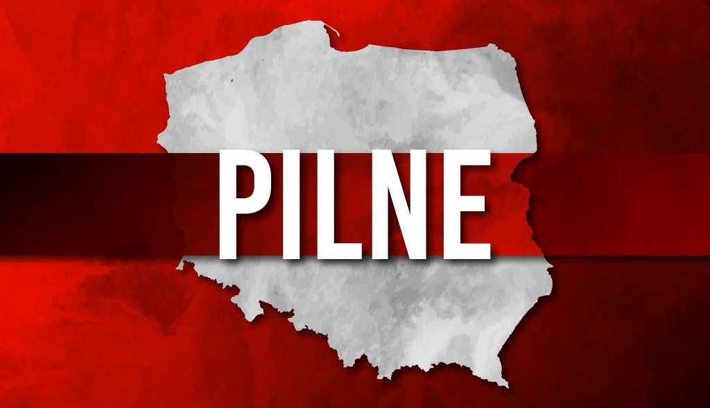 Paranoja! Mężczyzna przebrany za Rambo z nożem w ręku wtargnął do sądu