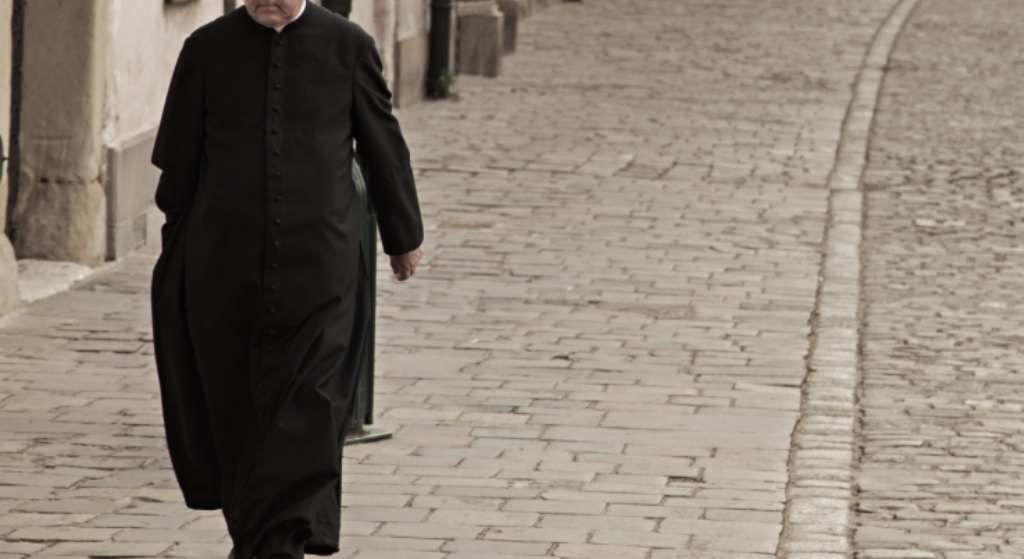 Skandaliczne zachowanie księdza na mszy! Tłumaczył się 30-letnią tradycją