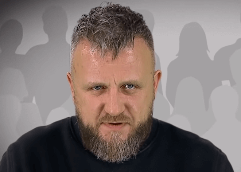 Kuba Wątły: Dziennikarz prowadzi wielką wojnę z Kościołem