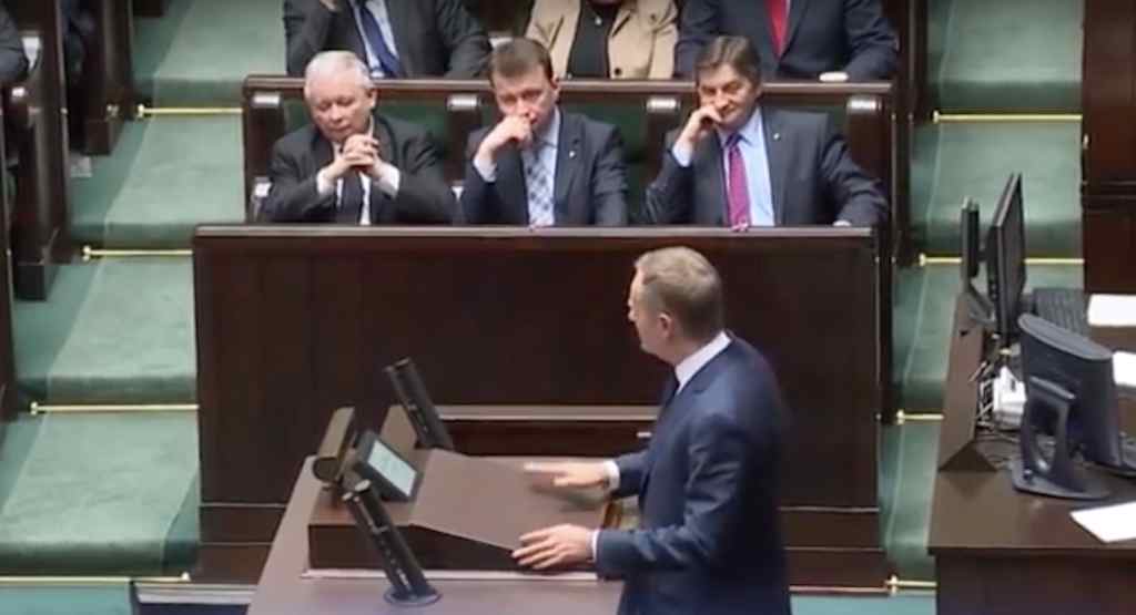 B. premier zwrócił się do Kaczyńskiego, Tuska i Wałęsy. Dojdzie do historycznego pogodzenia?