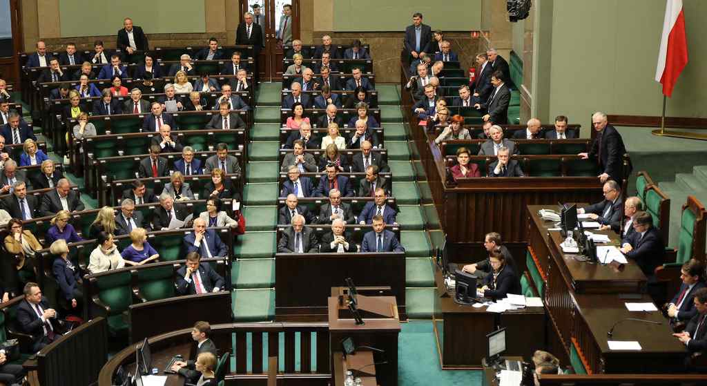 Niewiarygodny wynik PiS w sondażu. Diametralnie różni się od innych badań