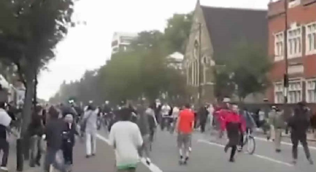 W Londynie robi się coraz bardziej niebezpiecznie. Powstał plan ewakuacji Elżbiety II