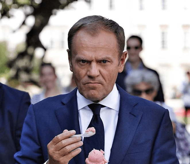 Tusk opublikował zdjęcie swojego "brata bliźniaka"? Instagram oszalał