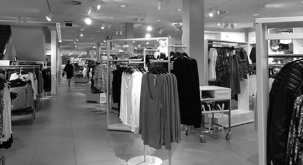 Co się dzieje? NAJPOPULARNIEJSZY sklep z ubraniami zamyka 160 placówek