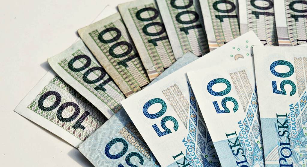 ZUS zwraca pieniądze emerytom! Jest jednak jedno ALE