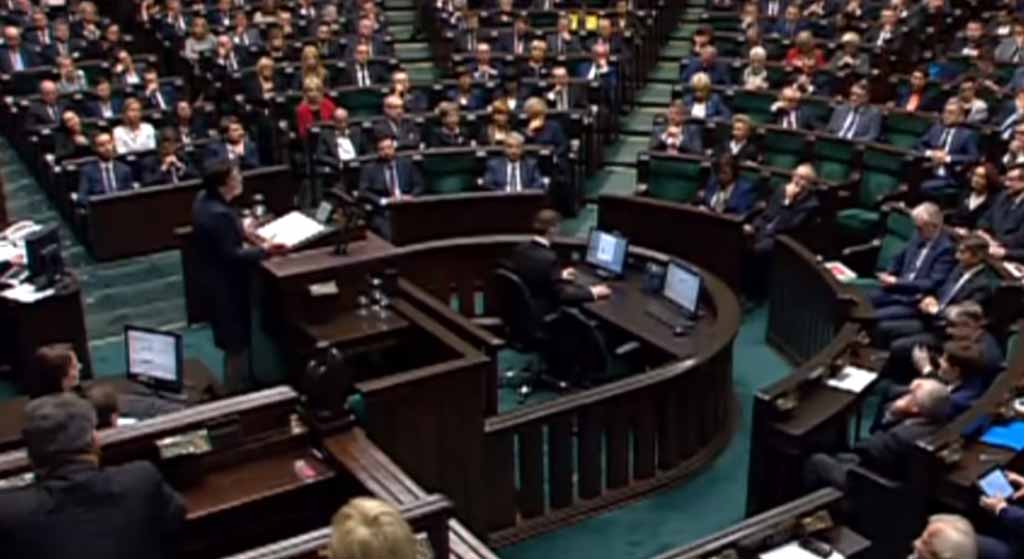 Pracujesz? Rząd szykuje niespodziankę. W kieszeni zostanie nam 10 mld złotych