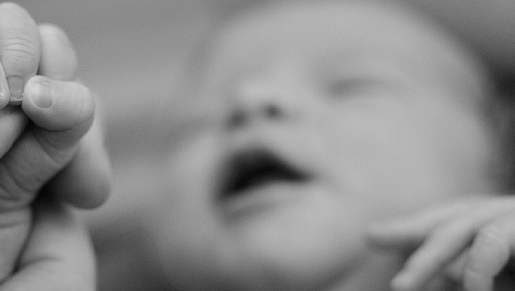 Matka skatowała miesięcznego Damianka na oczach przechodniów. Grozi jej nawet dożywocie