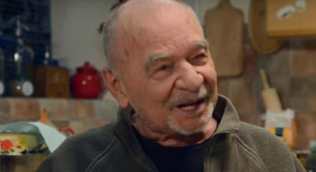 Najbardziej kultowa scena w historii "Kiepskich". Paździoch pozamiatał