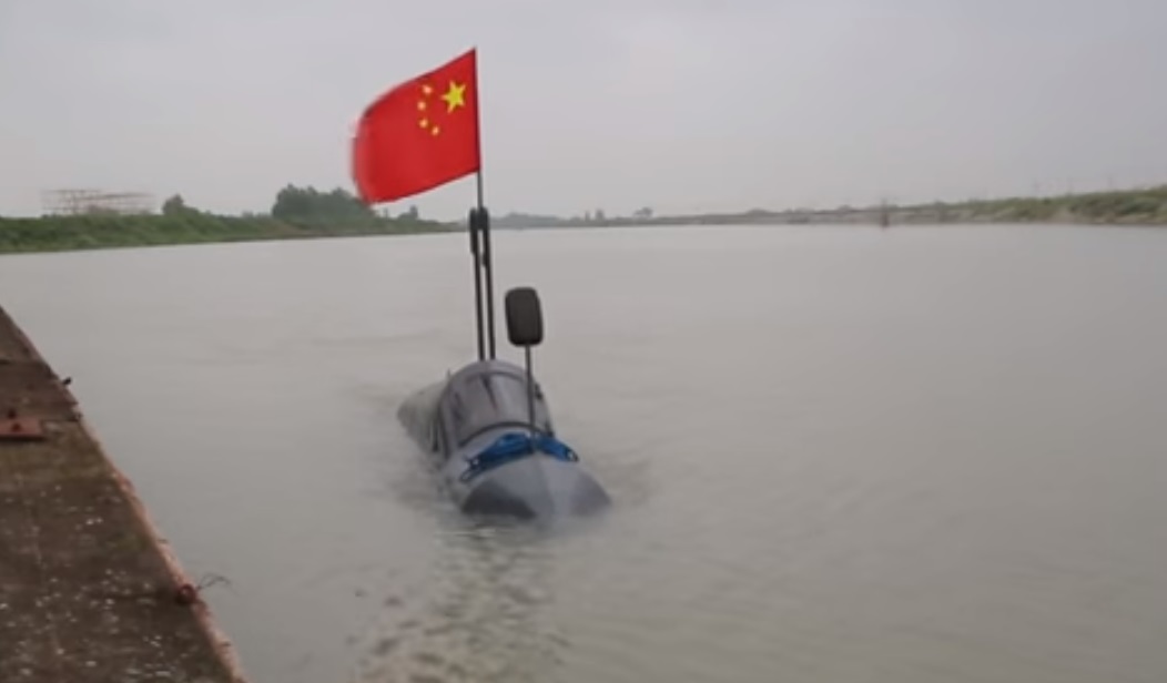 Rolnik z Chin zbudował i opatentował łódź podwodną (video)
