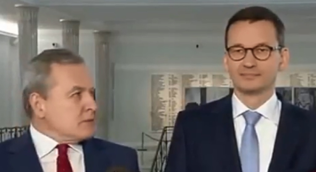 Nazwał protestujące Polki "kur*ami", dostał od rządu wielkie pieniądze. Gigantyczny skandal