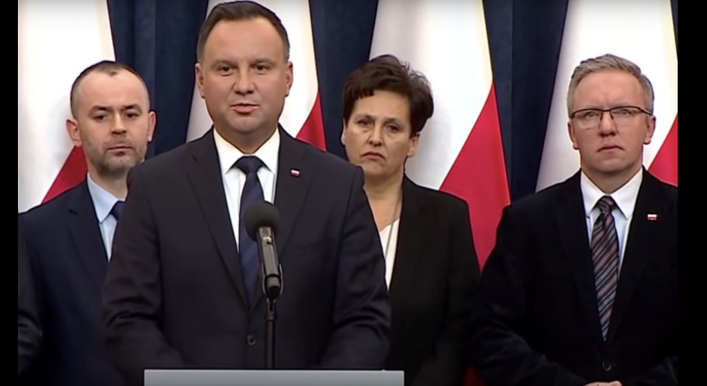 Duda nie mógł sobie darować? Polityczna propaganda na pogrzebie Olszewskiego
