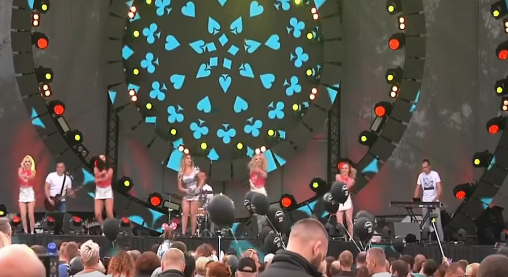 Gwiazdy disco polo pobiły się w samolocie? Rzecznik lotniska zabrał głos