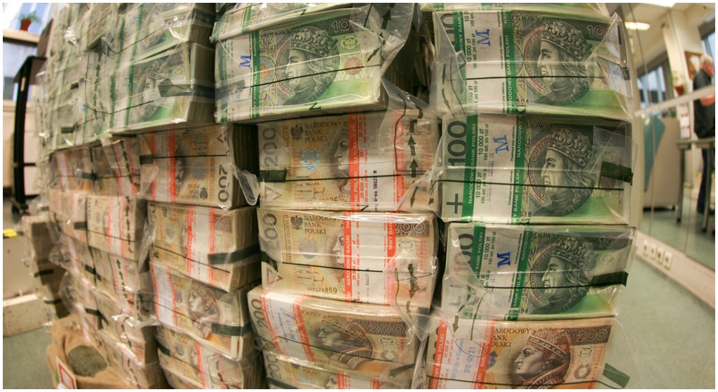 Rząd wyda ponad 2,5 MILIARDA na premie. Dostaną je 2 miliony obywateli