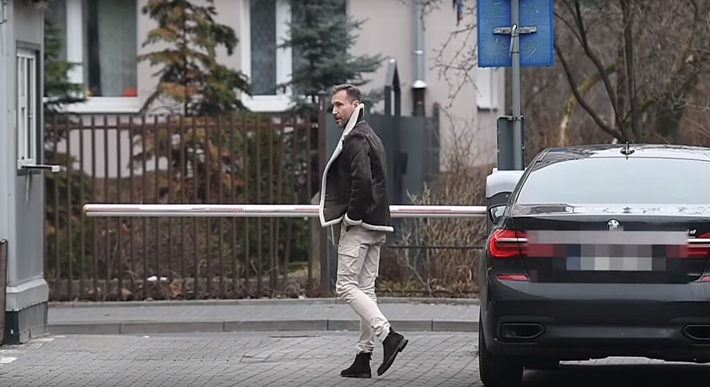 Kraśko chamsko zwyzywany pod TVN. "Won stąd!"