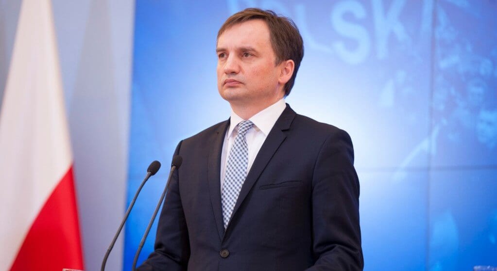 Kaczyński wpadł w wewnętrzną grę Ziobry i Morawieckiego? Nie wie, jak z niej wyjść