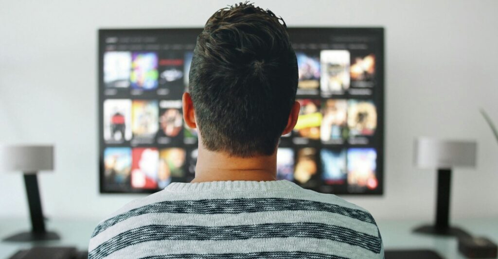 Dziś wieczorem miliony Polaków włączy TVN. Kultowy film ściągnie tłumy przed ekrany