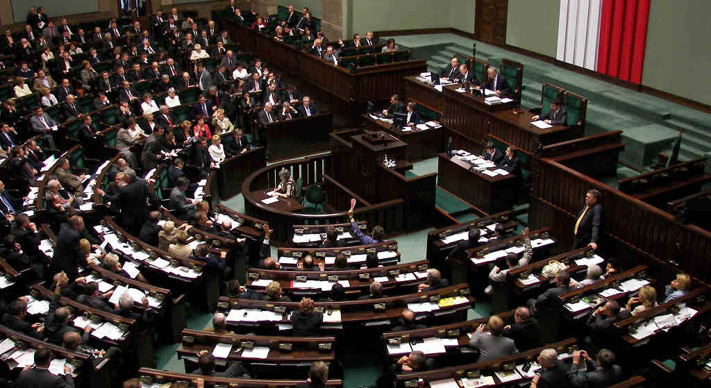 Karczemna awantura w Sejmie ws. pieniędzy dla TVP. Posłowie zaczęli opuszczać debatę