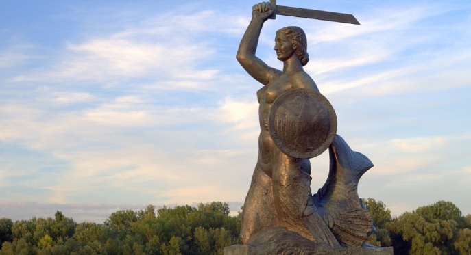 Czy Ordo Iuris chce zasłonić piersi warszawskiej Syrence? Sprawdziliśmy to