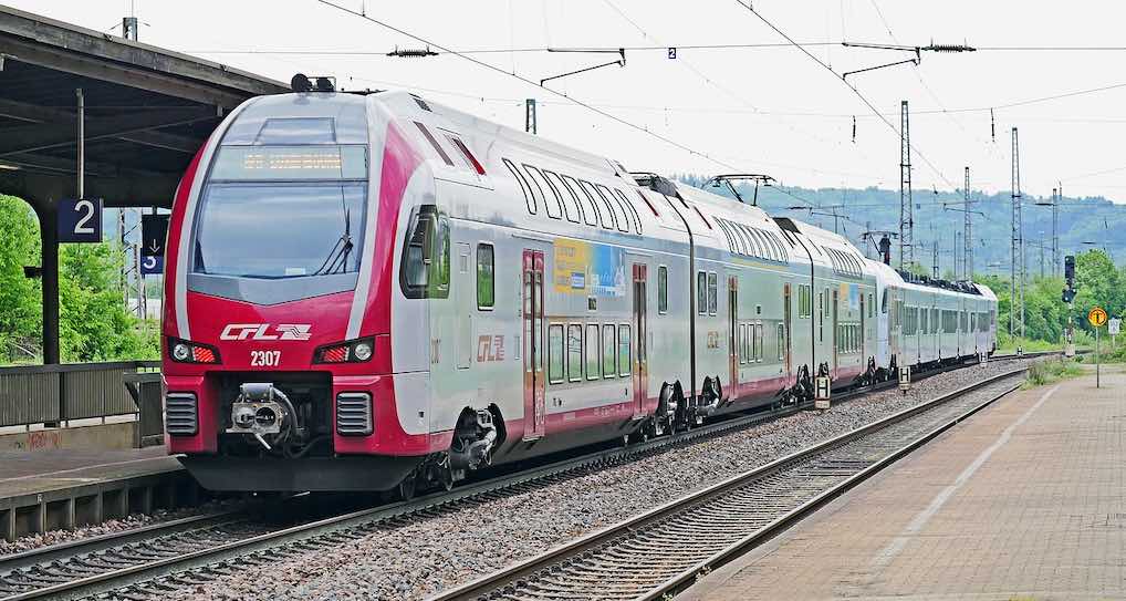 Ile zarabia maszynista PKP Intercity? Czy warto prowadzić Pendolino?