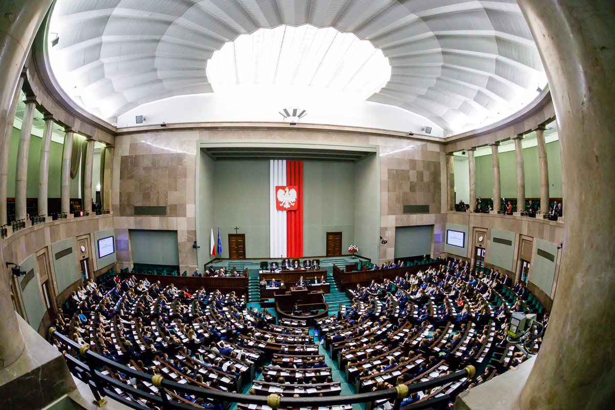 Ile zarabia poseł w Polsce? Te kwoty są PORAŻAJĄCE