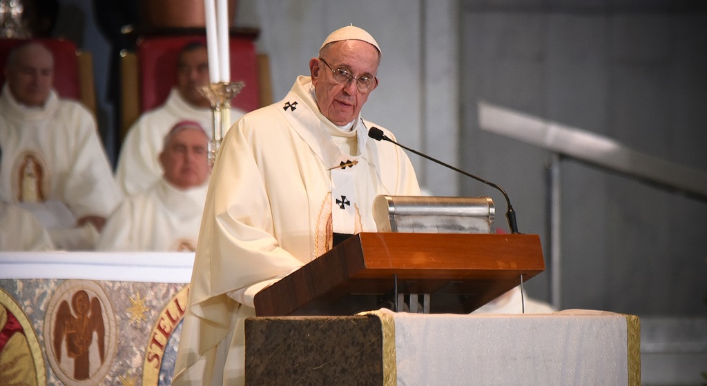 Papież Franciszek prosi o modlitwę za siebie i Benedykta XVI. Co się dzieje?!