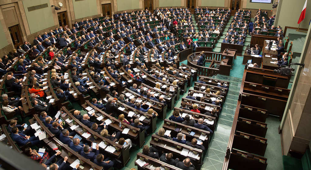 Nocne głosowanie w Sejmie! Nagle zmieniono kontrowersyjną ustawę