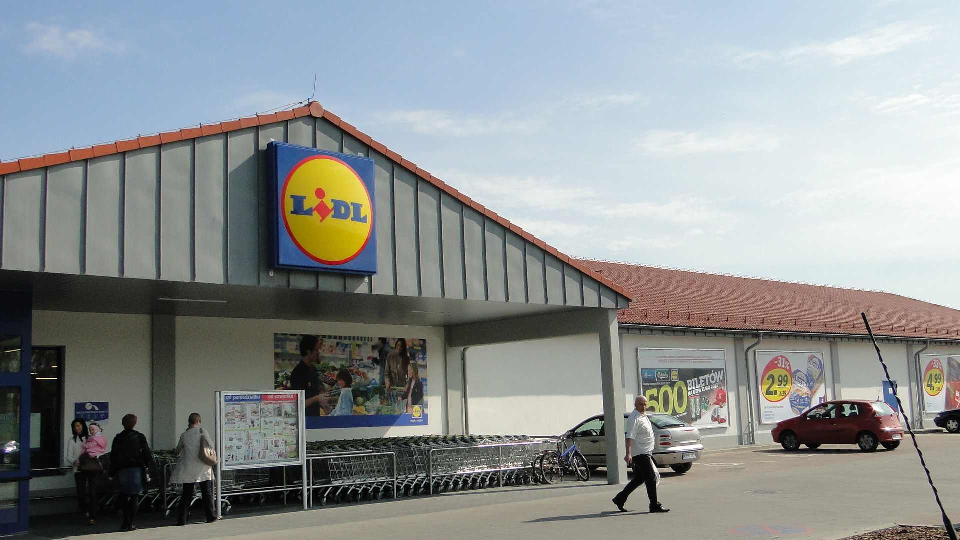 LIDL da więcej pieniędzy. Co na to Biedronka?
