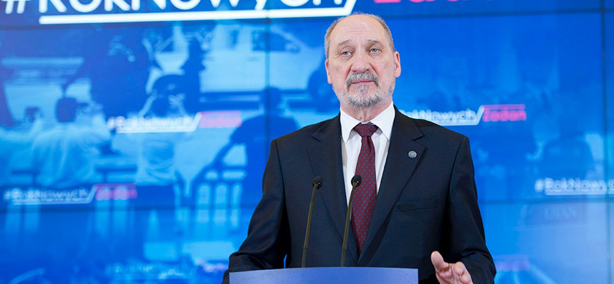 Ujawniono zawartość poufnych dokumentów nt. Macierewicza. Chodzi o czasy PRL
