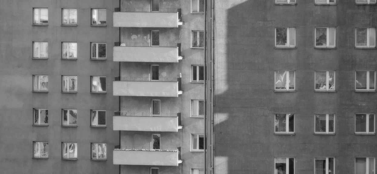 Tragedia w Bolesławcu. Zasztyletował konkubinę, a 3-letnie dziecko wyrzucił przez okno