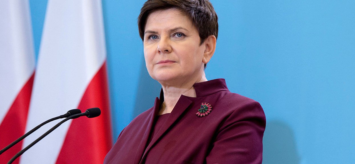Zapewniali, że Beata Szydło żyje skromnie. Przyłapali ją z telefonem za kilka tysięcy złotych