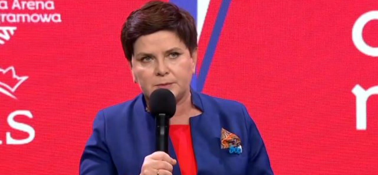 Żenujące wystąpienie Beaty Szydło. Zerżnęła te słowa od Jamesa Bonda