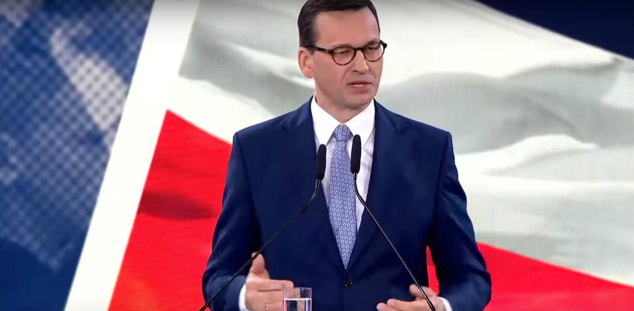 Dowcipny Morawiecki wyśmiany w sieci. "Niech poprowadzi Familiadę"