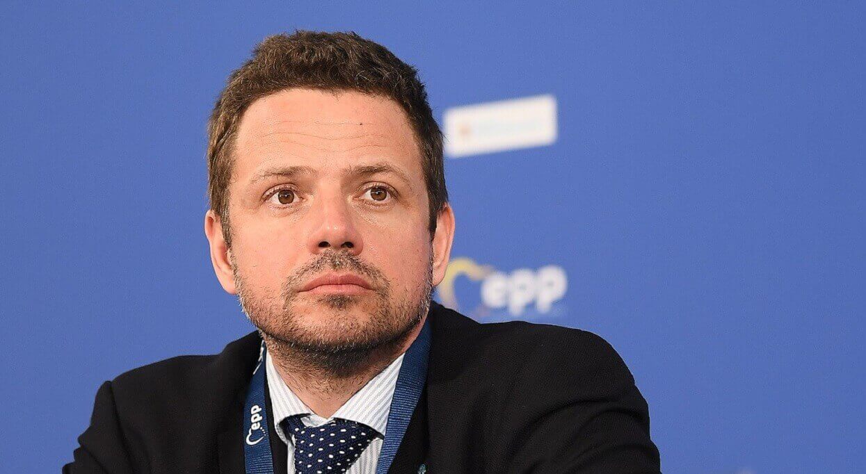 Posłanka PiS oburzona masturbacją i zabawą w lekarza. Chce chronić dzieci przed Trzaskowskim