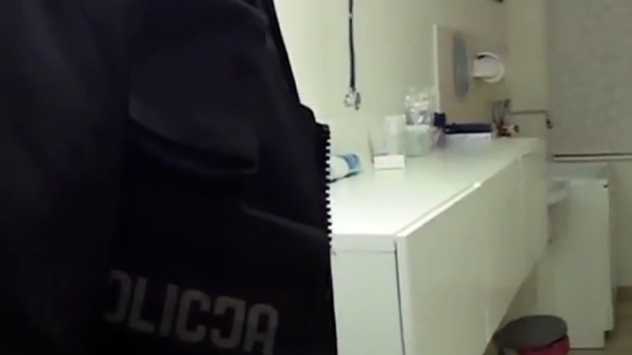 Miał ratować pacjentki, wykorzystał ich tragedię. Prawie sto kobiet oskarżyło lekarza o molestowanie