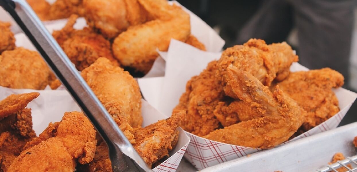 Jesz w fast foodach? Posiłki tam są bardziej kaloryczne niż myślisz