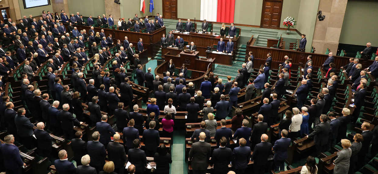 Hojne obietnice nie pomogły. Nowy sondaż nie wróży PiS najlepiej