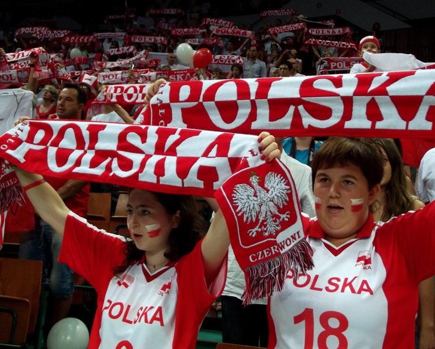 Euro'16: Mecze Polaków pod specjalnym nadzorem służb. "Wysoki poziom nacjonalizmu"