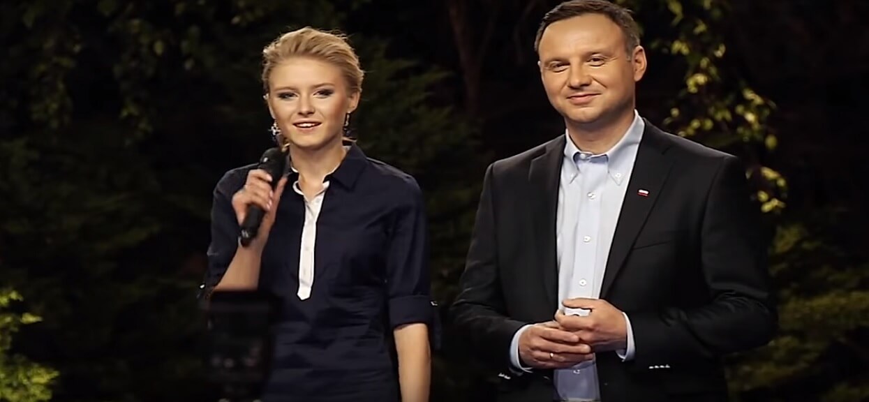 "Na dobranoc poczytaj na głos Konstytucję tacie". Atak na Kingę Dudę po jej sukcesie