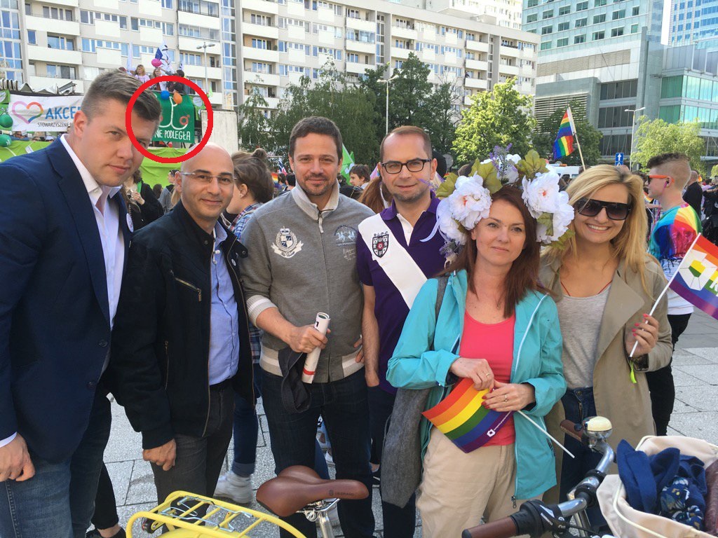 Przerobiony znak Polski Walczącej na Paradzie Równości