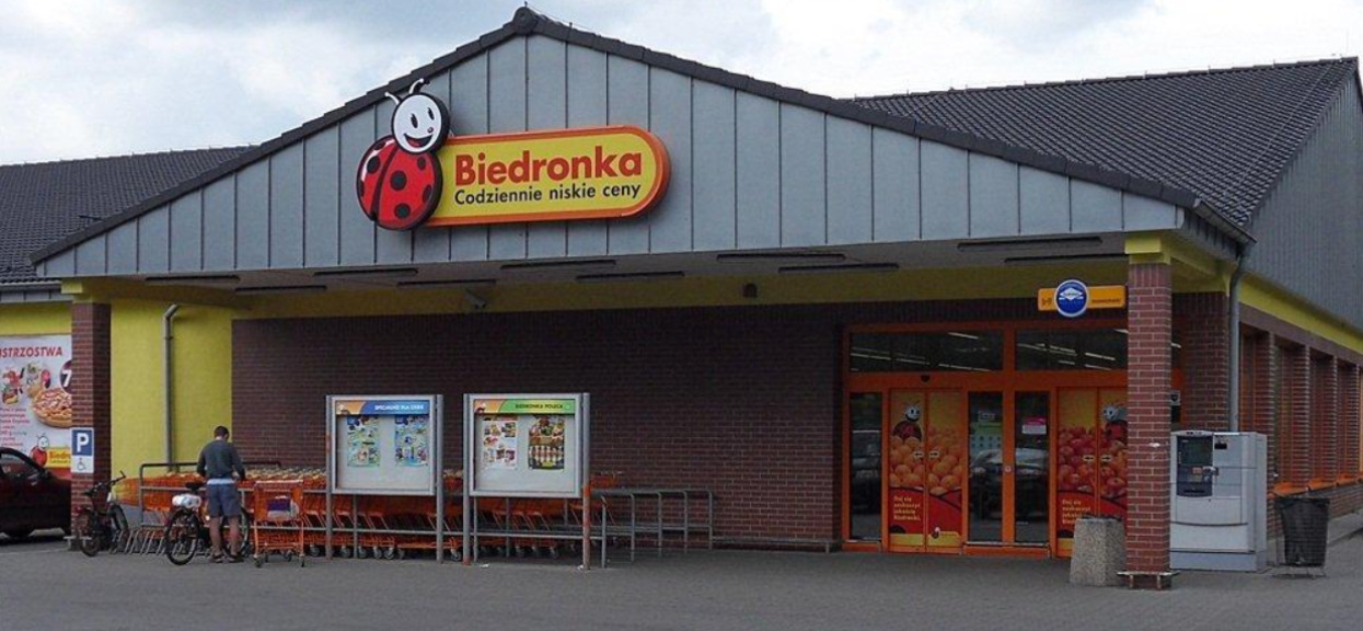 Przerażające znalezisko w Biedronce. Kobieta zamarła, gdy to zobaczyła