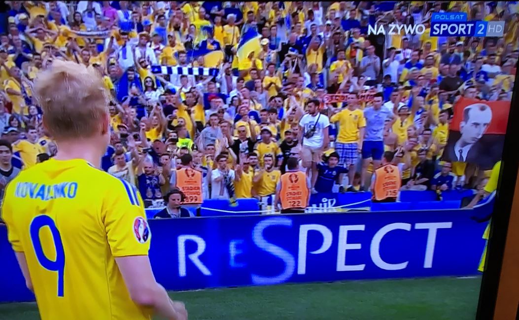 Nie obyło się bez skandalu. Bandera na trybunach podczas meczu Polska-Ukraina