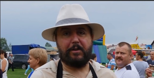 Boczek z Kiepskich pokazał się z córką. Dziewczyna niesamowicie go przypomina