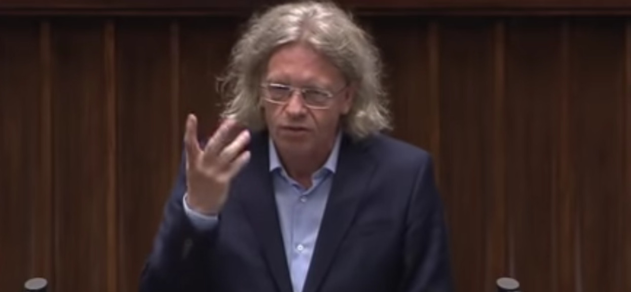 Mieszkowski obraził uczucia religijne? "Swastyka z krzyża"