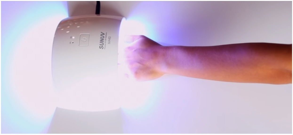 Paznokcie hybrydowe są rakotwórcze? Dermatolodzy przerażają