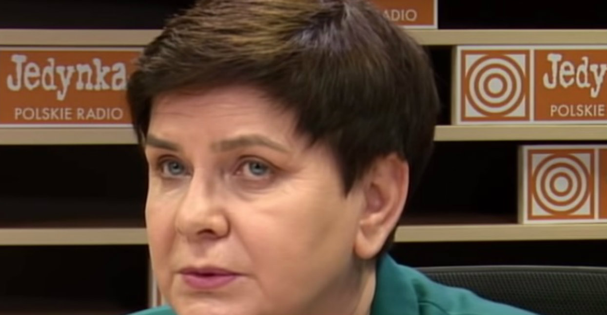 Oczy wam wyjdą z orbit! Metamorfoza Beaty Szydło: mocny makijaż, jaskrawa szminka i te ubrania!