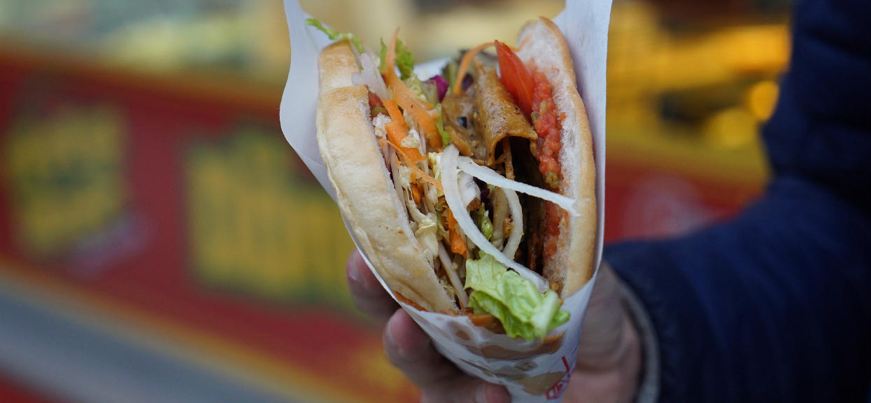 Prawdopodobnie chciał tylko zjeść kebab. Mężczyzna zmarł w niejasnych okolicznościach