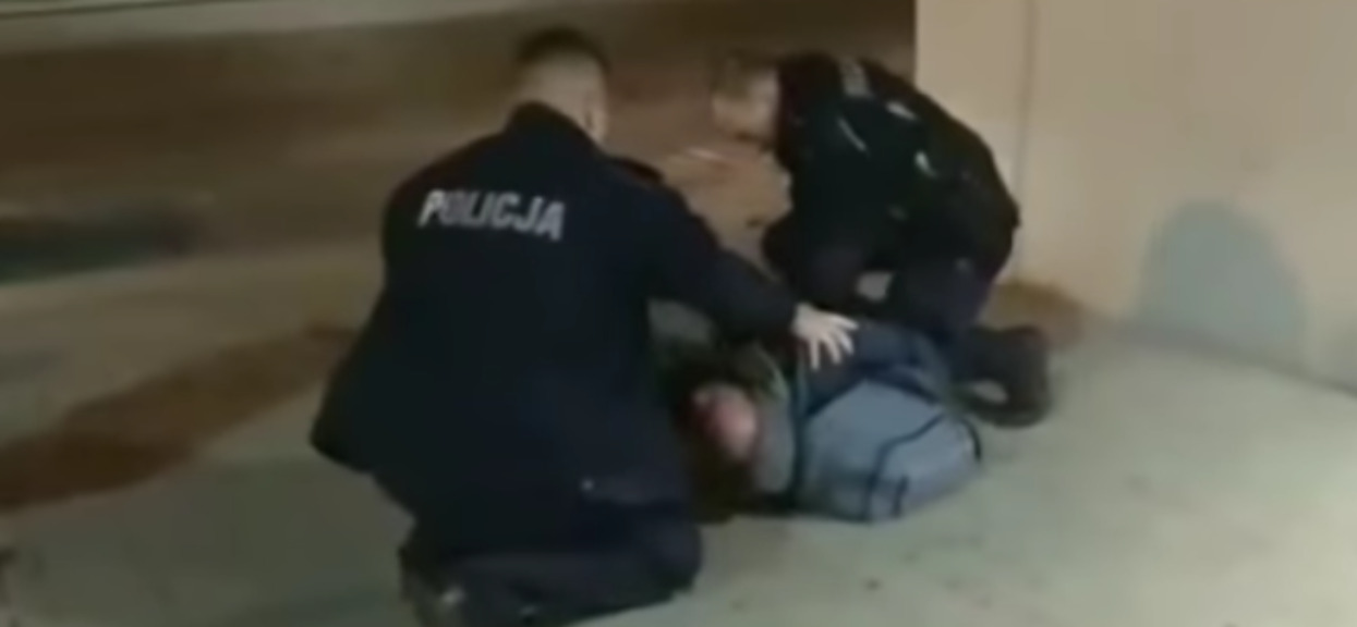 Nożownik zamordował kobietę. Bliscy prosili o pomoc policję, nikt nie zareagował