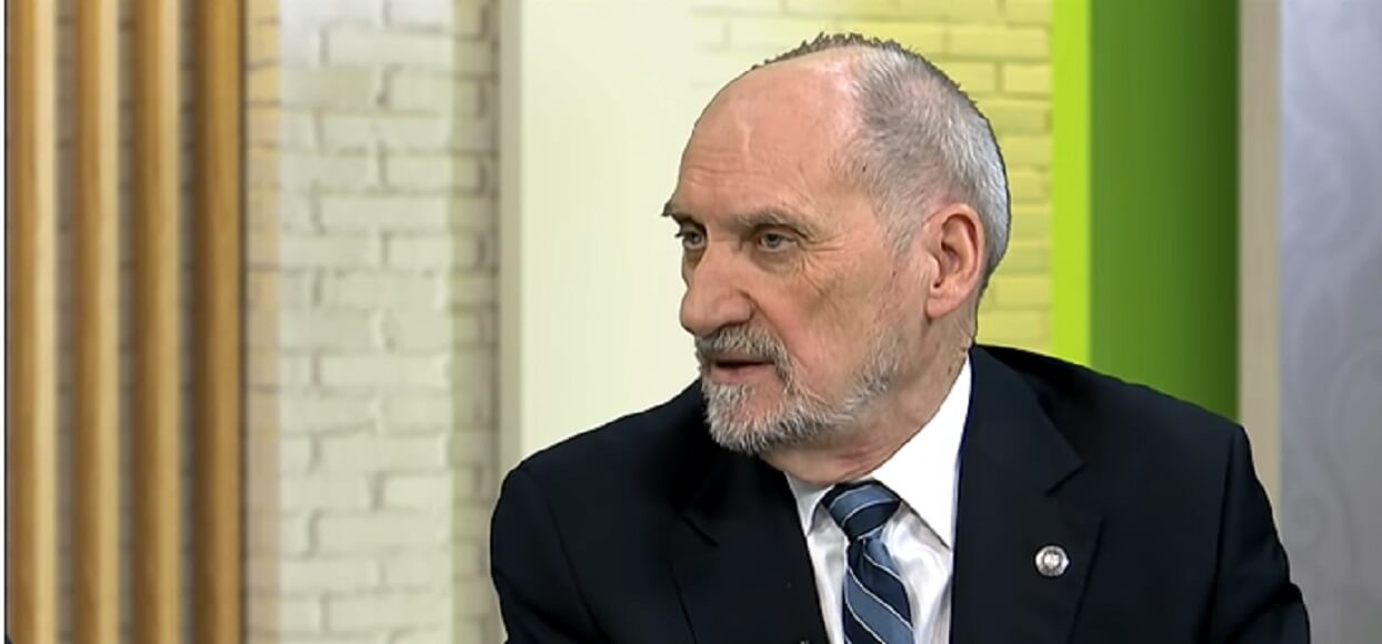Macierewicz wpadł! Przypadkiem ujawniono jego potajemne podróże